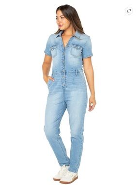Celebrity Pink Light Blue Short-Sleeve Denim Jumpsuit slim fit